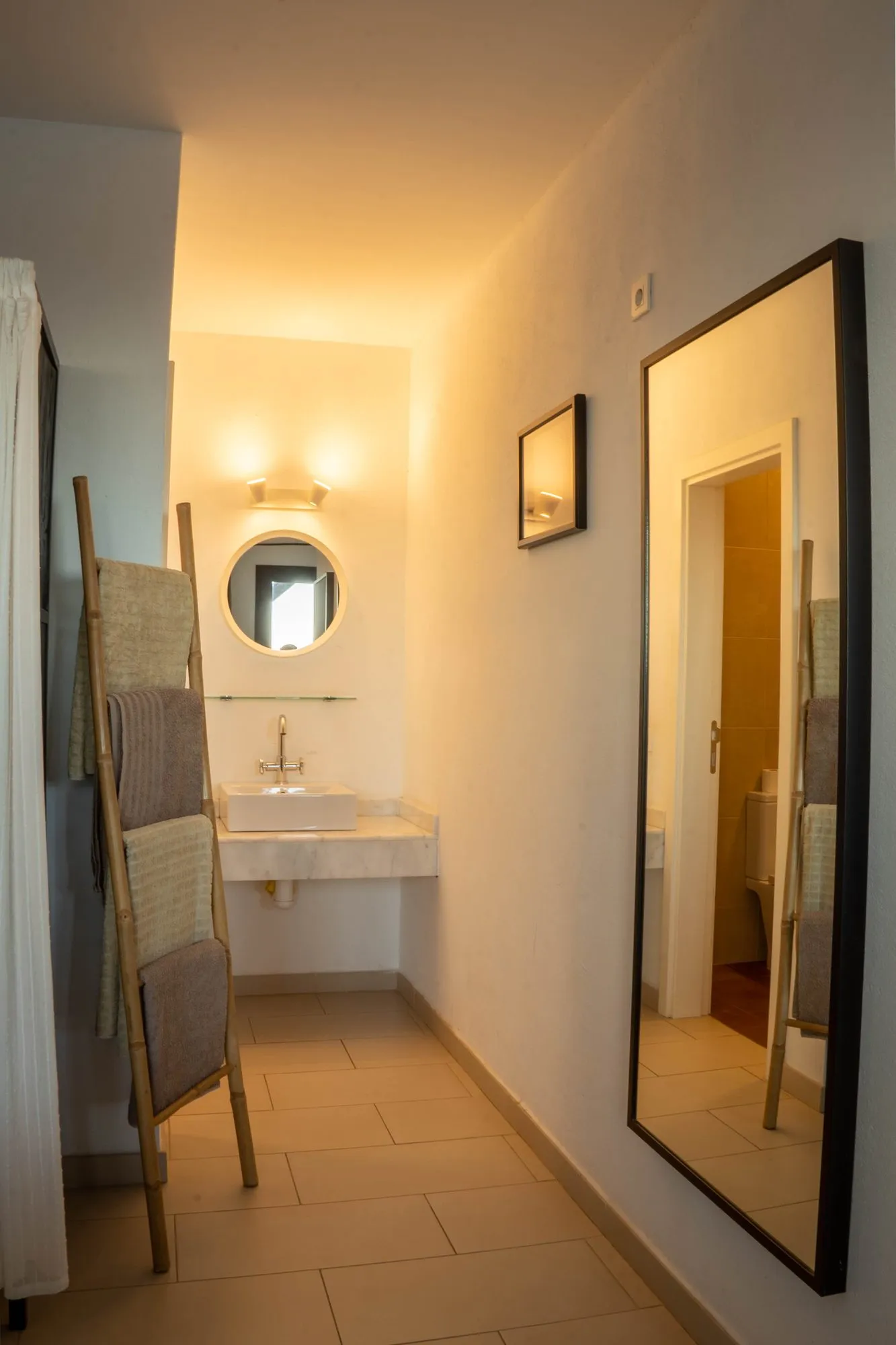 An ensuite, with its basin at the end of the passage